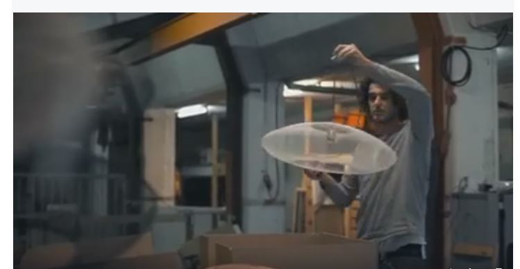 使用航空航天纖維紡織品科技, 讓其輕量級燈.