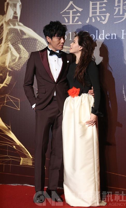 伊能靜遭諷老牛吃嫩草　霸氣回應  網友  叫好