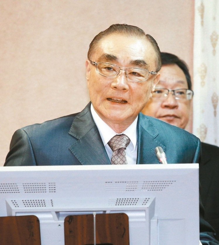 沒經驗 國防部長 被質詢時 竟然洩密 ~運四萬枚彈藥赴太平島