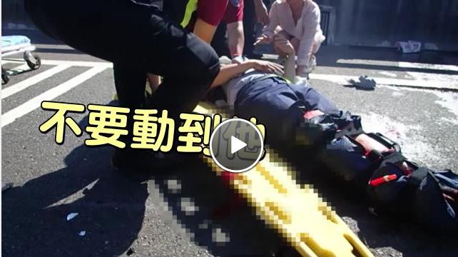 惡劣！無照酒駕女追撞警車　夾斷警員雙腿恐截肢