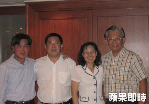 立法院昨三讀通過 未來現役軍士官因洩密違反《國家安全法》、《國家機密保護法》、  《國家情報工作法》遭判有期徒刑未宣告緩刑，剝奪終身俸。