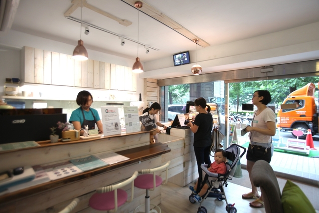 全台首創銀髮服務站　功能多到像便利商店